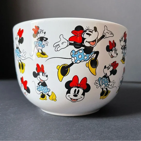 Large Minnie Mouse bowl/mug with handle. - Picture 6 of 7
